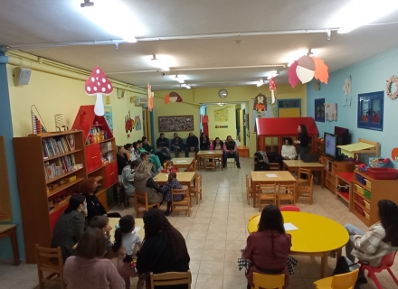 Παιδαγωγοί-Γονείς-Παιδιά, όλοι μαζί μία ομάδα! Γίνεται; Παιδαγωγοί-Γονείς-Παιδιά, όλοι μαζί μία ομάδα! Γίνεται;